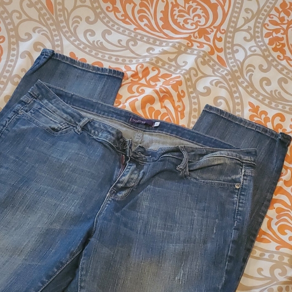 Jeans - Picture 2 of 3